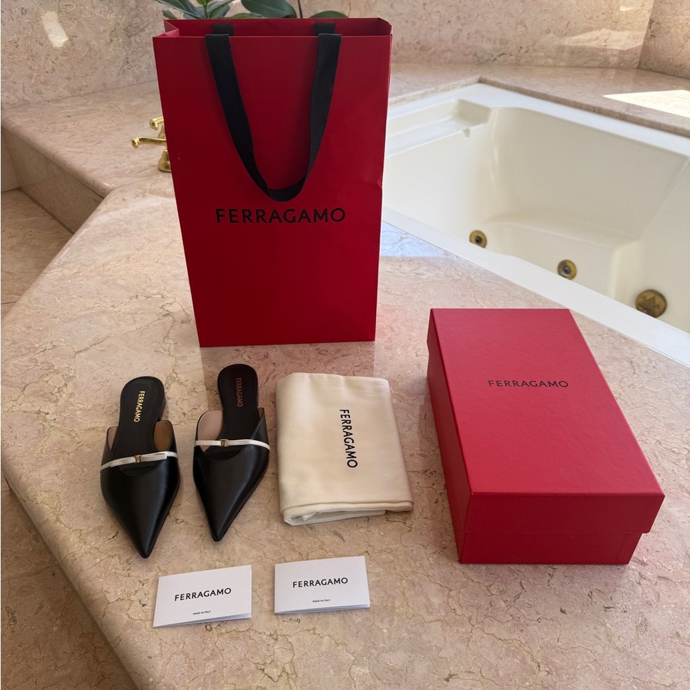 Salvatore Ferragamo Black Leather Pointed Mule shoes size 39.5 Brand new